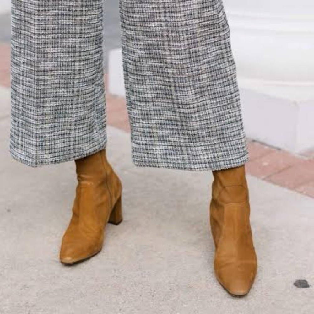 Inez Paz 90 Stretch in Rye Suede size 6